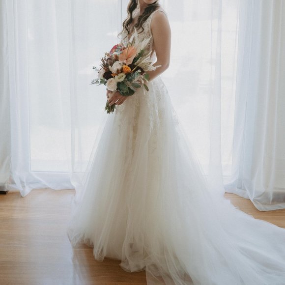 Wedding Dress - Picture 7 of 13